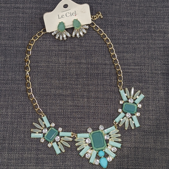 Green Jeweled Necklace & Earring Set - Picture 2 of 6